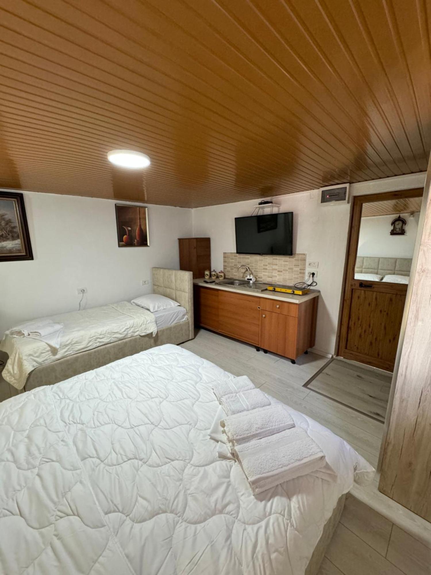 Lake Bliss Cabins Shkoder Exterior photo