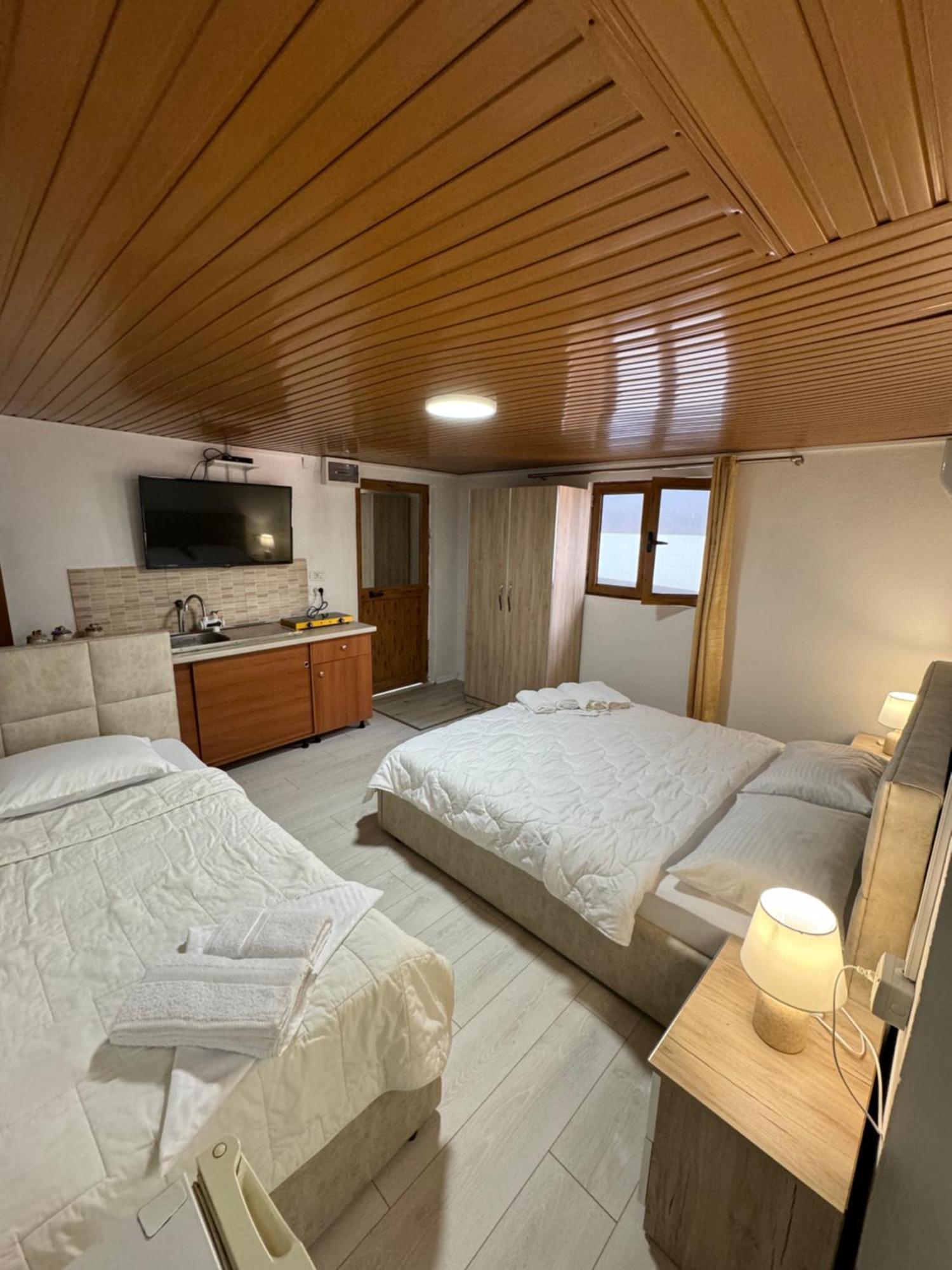 Lake Bliss Cabins Shkoder Exterior photo