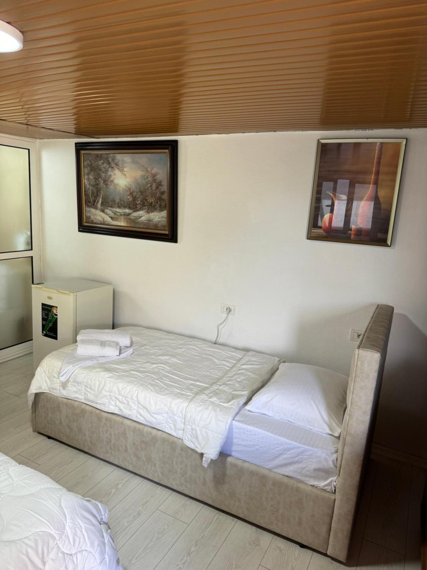 Lake Bliss Cabins Shkoder Exterior photo